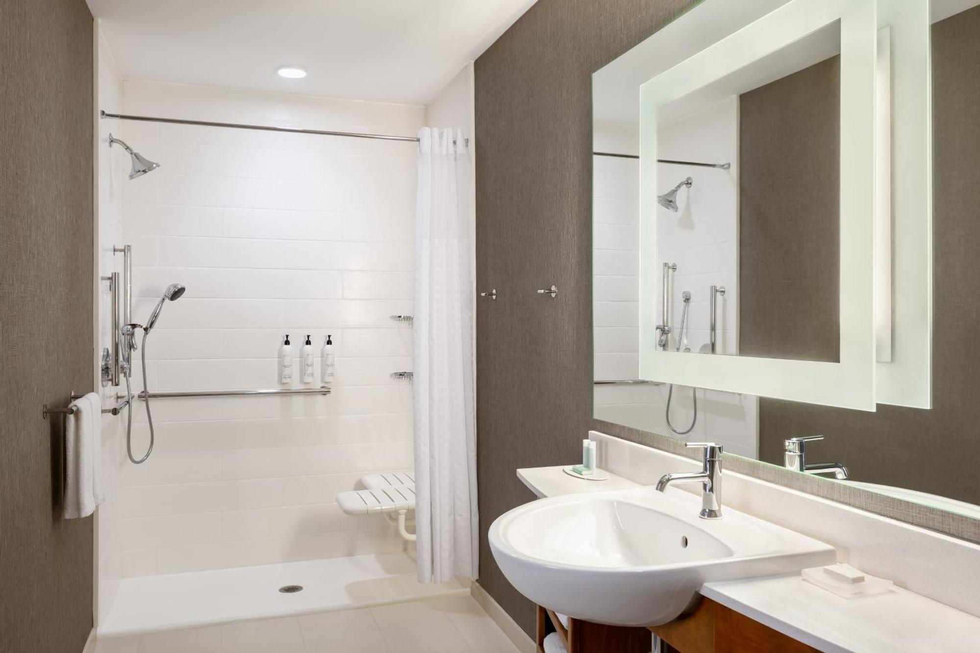 Springhill Suites By Marriott Wisconsin Dells Lake Delton Экстерьер фото